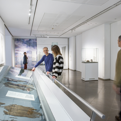 Dauerausstellung - Ötzis Bekleidung | © © Südtiroler Archäologiemuseum/Daniel Mair